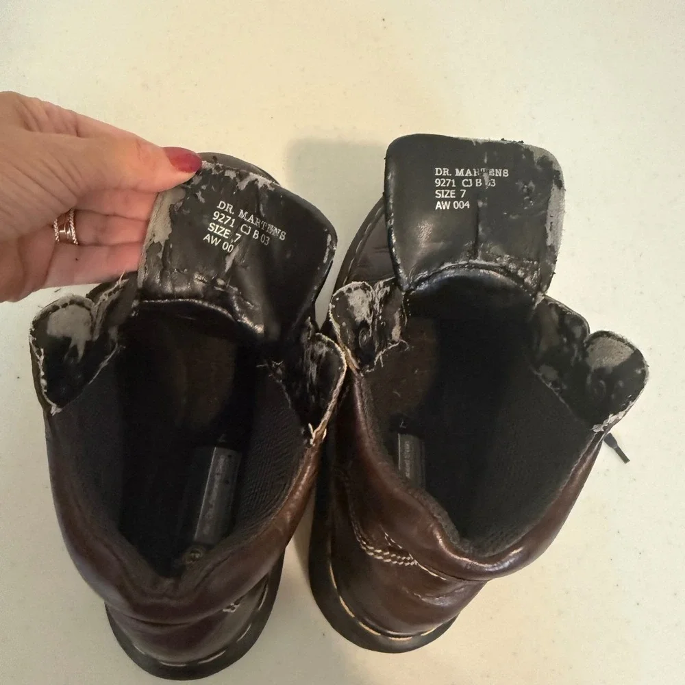 Dr. Martens VTG Mens 9271 Boots England Brown Leather Lace Up USA 8 UK 7 Flaw
